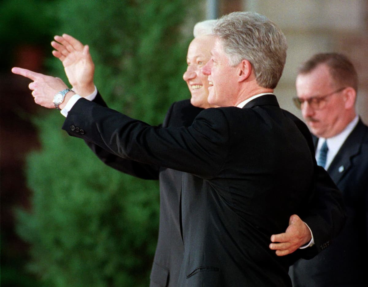 Venäjän presidentti Boris Jeltsin (takana) ja Yhdysvaltain presidentti Bill Clinton Helsingin huippukokouksessa, 21.3.1997.
