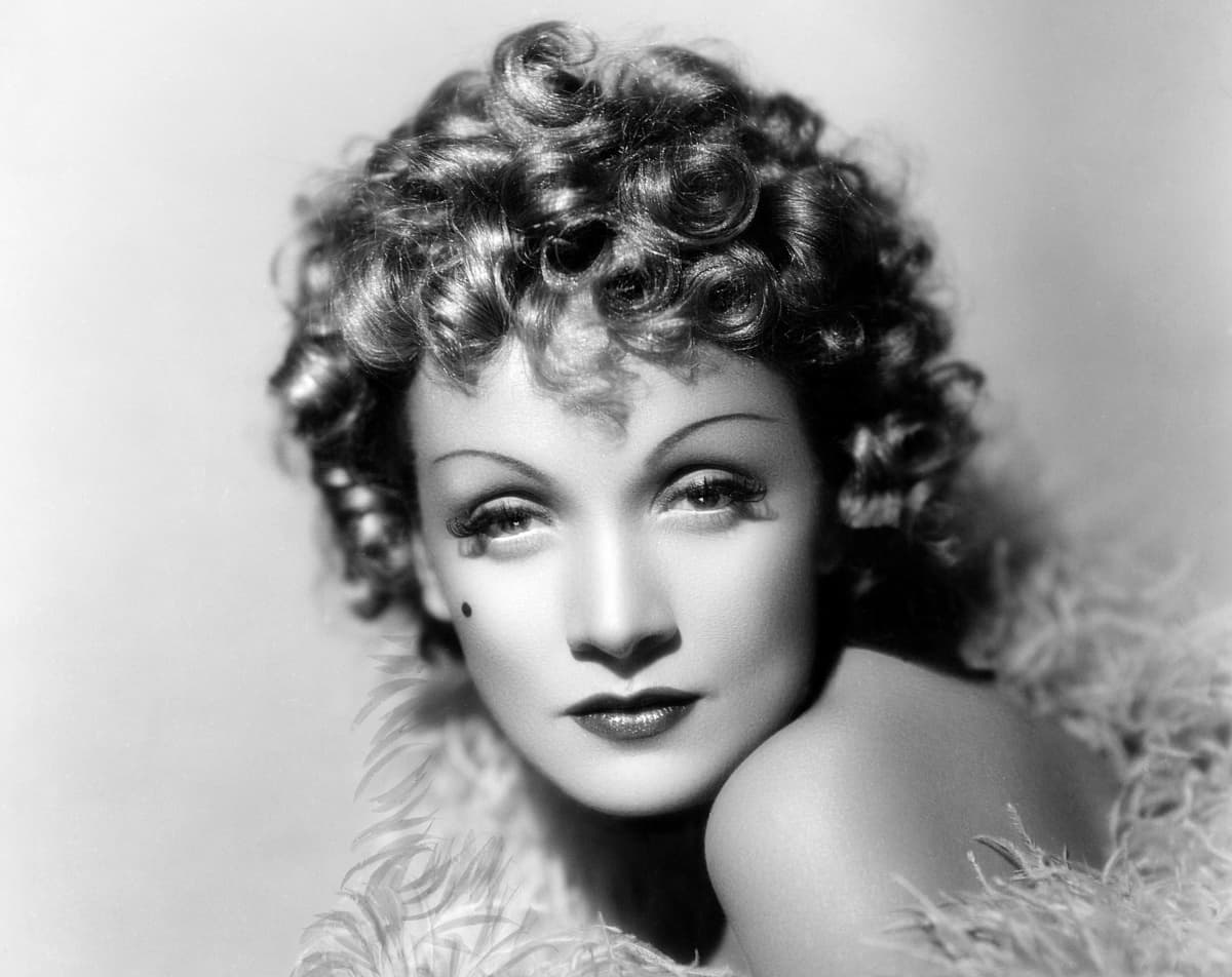 Marlene Dietrich mustavalkoisessa kuvassa vuodelta 1939.