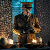 Udo Kier esittää Adolf Hitleriä.