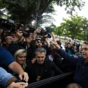 Ehdokas, oikeistopopulisti Jair Bolsonaro juhli voittoaan Rio de Janeirossa 7. lokakuuta.