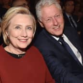Hillary ja Bill Clinton musiikkigaalassa New Yorkissa tammikuussa.