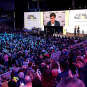 Katalonian entinen aluejohtaja Carlos Puigdemont osallistui videopuhelun avulla Katalonian itsenäisyyttä ajavan järjestön konferenssiin Manresassa.