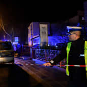 Poliisi eristi pakohuoneen onnettomuuden jälkeen Koszalinissä.
