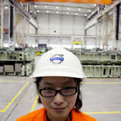 Työntekijä Volvon Kiinan tehtaalla Chengdussa.