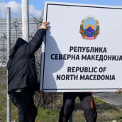 Kreikan ja Pohjois-Makedonian rajalla vaihdettiin uutta nimikylttiä helmikuussa.