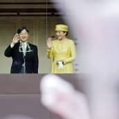 Japanin uusi keisaripari - keisari Naruhito ja keisarinna Masako Tokiossa lauantaina.