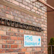 Ylioppilaiden terveydenhoitosäätiö YTHS kyltti Tampereella