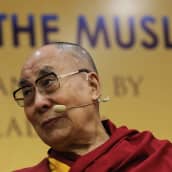 Dalai Lama kuvattuna konferenssissa New Delhissä 15.6.2019. 