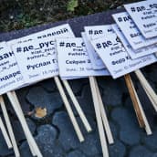 Aktivistien mielenosoitusplakaatteja, joissa kaivataan Krimin kadonneita tataareja vuonna 2016.