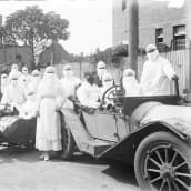 Surry Hillsin lääkintätyöntekijöitä espanjantautiepidemian aikana Uudessa Etelä-Walesissa, Australiassa huhtikuussa 1919.