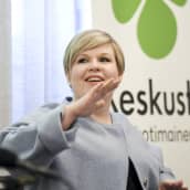 Keskustan puheenjohtaja, tiede- ja kulttuuriministeri Annika Saarikko keskustan tiedotustilaisuudessa eduskunnassa Helsingissä.