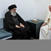 Irakissa vierailulla oleva paavi Franciscus on shiiojen vaikutusvaltaisen johtajan suurajatollah Ali al-Sistanin. 