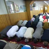 Rukoushetki moskeijassa Helsingissä