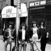 The Ramones kuvattuna New Yorkissa 1975.