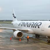 Finnairin kone kentällä