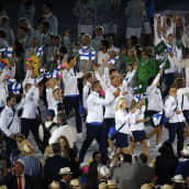 Suomen joukkue Rion olympialaisten avajaisissa 5. elokuuta.
