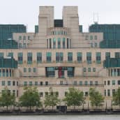 Britannian tiedustelupalvelun päämaja MI6 Thamesin rannalla Lontoossa.