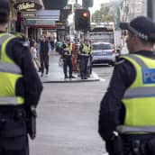 Poliiseja kadulla Melbournessa