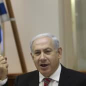 Israelin pääministerin Benjamin Netanjahun oikeudenkäynti alkoi