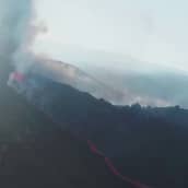 Tulivuorenpurkaus La Palmalla jatkuu - rantaa eristetty laavavirran takia