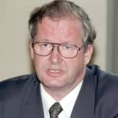 Matti Puhakka vuonna 1995 hänen tultuaan valituksi SDP:n eduskuntaryhmän puheenjohtajaksi.