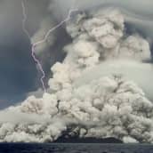 Hunga Ha'apai -tulivuori purkautui lauantaina 64 kilometrin päässä Tongan pääkaupungista Nuku'alofasta