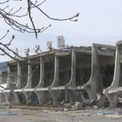 Kuvassa tuhoutunut Mykolajivin lentokenttä. 