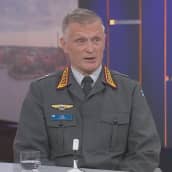 Puolustusvoimain komentaja Kivinen: Itärajan tuntumassa rauhallista