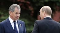 Venäjän puolustusministeri Sergei Šoigu. Oikealla Venäjän presidentti Vladimir Putin.