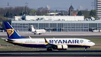 Ryanairin lentokoneen ikkuna irtosi ja matkustaja imeytyi osittain ulos