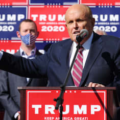 Trumpin lakimies Rudy Giuliani pitää tiedotustilaisuuden 