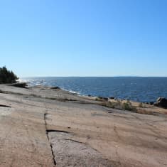 Venäjälle kuuluva Suursaari näkyy selkeällä ilmalla Rankkiin saakka.