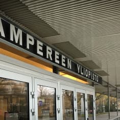 Tampereen yliopiston pääovi