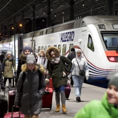 Matkustajia saapuu Helsinkiin Allegro-junalla Pietarista 2. tammikuuta