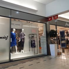 Pukumiehen Kokkolan-myymälä sijaitsee kauppakeskus Chydeniassa.