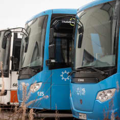 Busseja Nobinan Roihupellon varikolla.