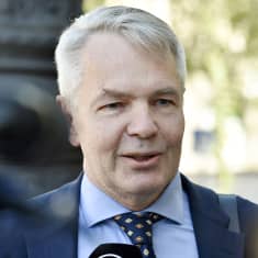 Ulkoministeri Pekka Haavisto saapui hallituksen neuvotteluihin Säätytalolle Helsingissä 8. heinäkuuta.