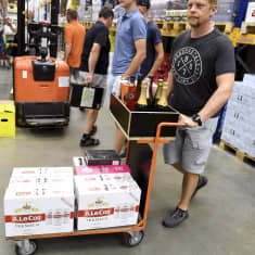 Superalko alkoholimyymälä Tallinnassa Virossa 21. heinäkuuta.