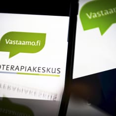  Kuvassa Vastaamon logoja kuvattuna yrityksen nettisivuilta ja somekanavista.