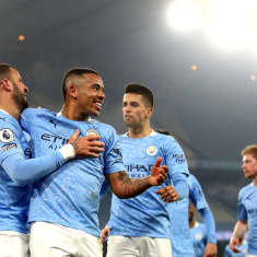 Gabriel Jesus City-pelaajien juhlittavana