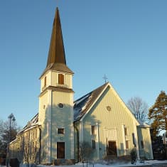 Riihimäen kirkko talvella