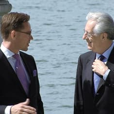 Suomen ja Italian pääministerit Jyrki Katainen ja Mario Monti Kesärannan laiturilla.