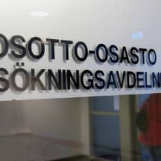 Ulosottoviraston ovi.