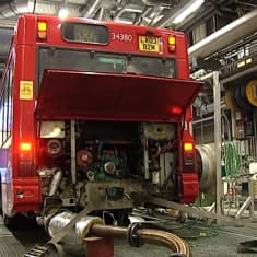 VTT:n Otaniemen laboratoriossa on tällä viikolla testattu, miten oululaispuhdistin tehoaa lontoolaisbussin päästöihin.