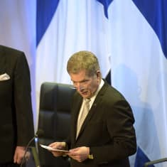 Eduskunnan puhemies Juha Sipilä (vas) ja tasavallan presidentti Sauli Niinistö valtiopäivien avajaisissa Helsingin Finlandia-talolla keskiviikkona 29. huhtikuuta 2015.