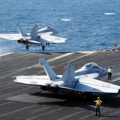 Lentotukialus USS George HW Bush Persianlahdella lokakuussa 2014. 