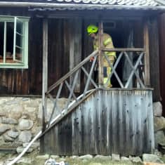 Hansikkaantekijän verstas sijaitsee talossa numero 178, jossa myös on kellosepän verstas ja kammantekijän talo.