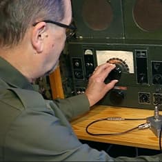 Kari Syrjänen ja vanha sotilasradio