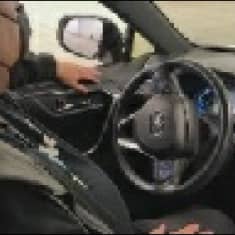 Näin rullailee tekoälyn ohjaama auto Turun messukeskuksessa