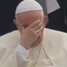 Paavi Franciscus pyysi Kanadassa anteeksi alkuperäiskansojen lasten kouluissa tehtyä hyväksikäyttöä